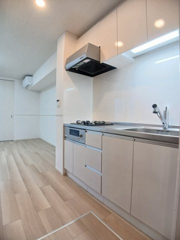 ヒカルサ和歌山本町のキッチン|コンパクトなキッチンで掃除もラクラク