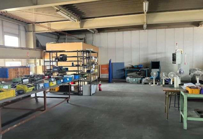 川口市坂下町１丁目の倉庫の内装|中2階　※建物内機械撤去予定