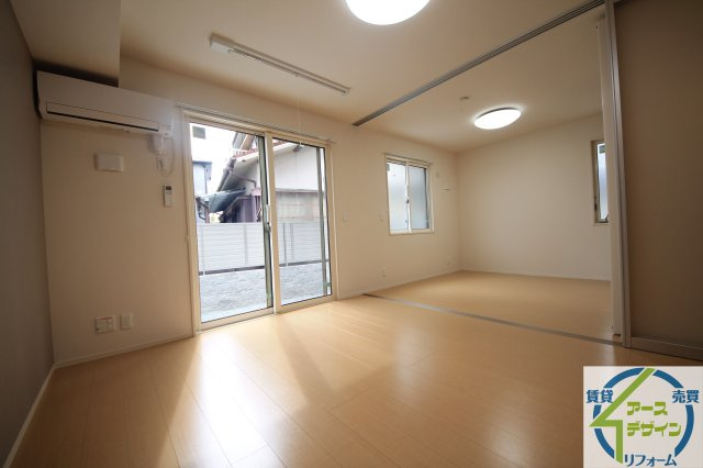 エタン・リジエールの居間・リビング