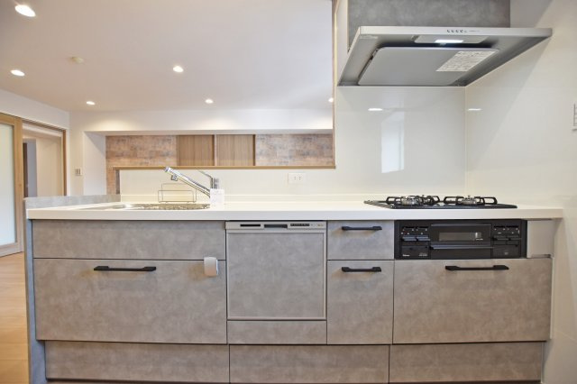 ジャルダン東淀川のキッチン|食洗器付きのキッチンは食事のあとの片付けもラクラクです。