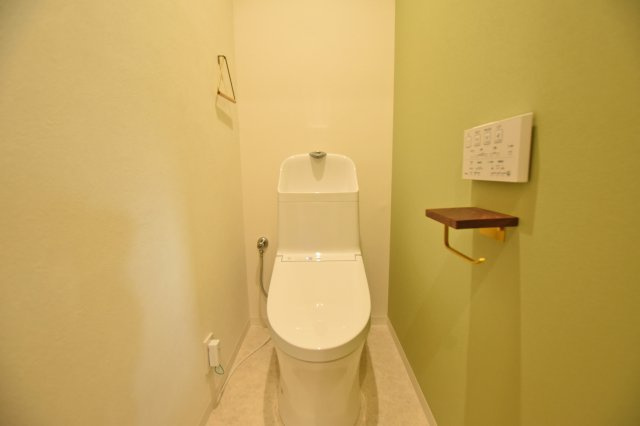 ジャルダン東淀川のトイレ|寒い日でも快適に利用できる温水洗浄便座付きトイレです。