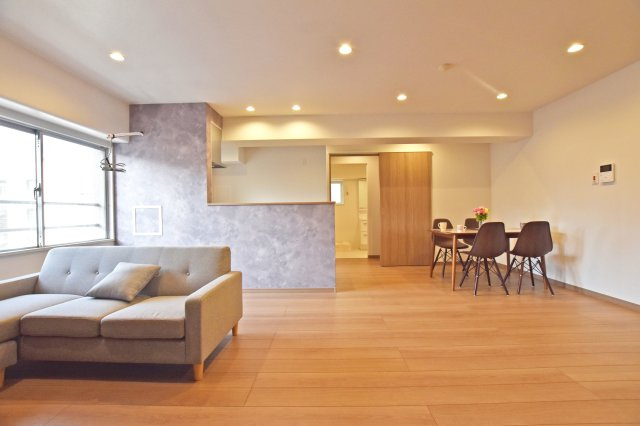 ジャルダン東淀川の居間・リビング|2025年5月リフォーム済み物件です。見学をご希望の方はお気軽にお問い合わせください。