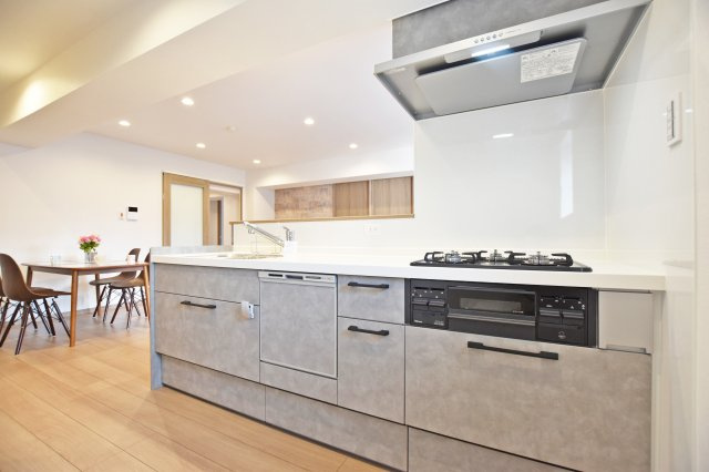ジャルダン東淀川のキッチン|対面式キッチンはお料理中でも家族とのコミュニケーションが弾みます。