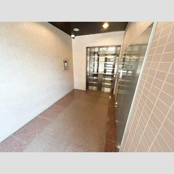 グランステージ本牧（５０１）のエントランス