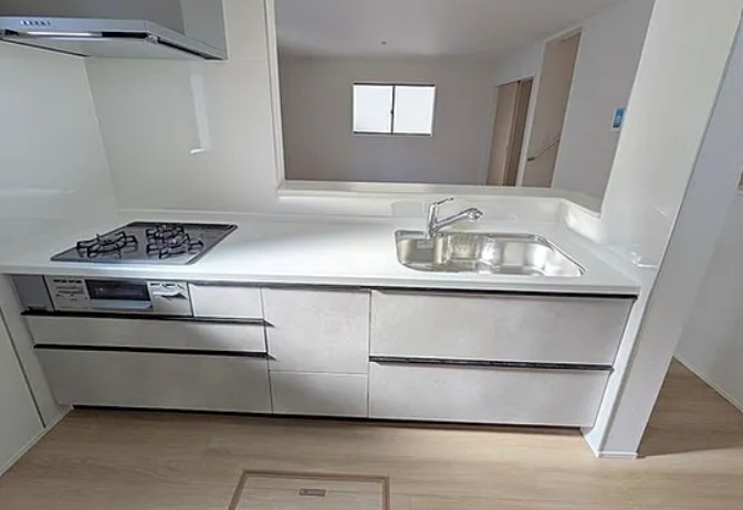 【新築】坂戸市にっさい花みず木10期 4号棟のキッチン|使い勝手の良いシステムキッチンです！