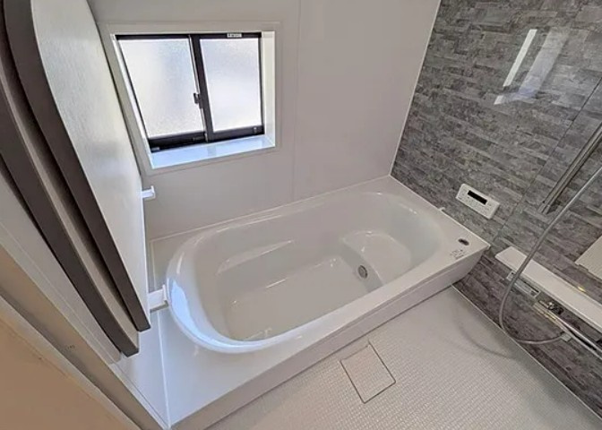 【新築】坂戸市にっさい花みず木10期 4号棟の浴室|足の伸ばせるバスタブでリラックスタイムを過ごしましょう☆
