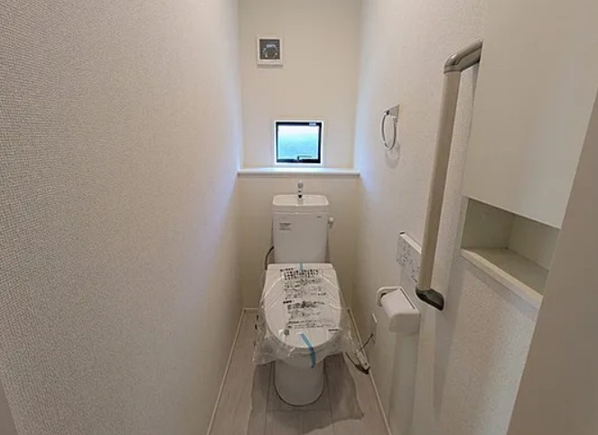 【新築】坂戸市にっさい花みず木10期 4号棟のトイレ|シンプルなトイレスペースです☆