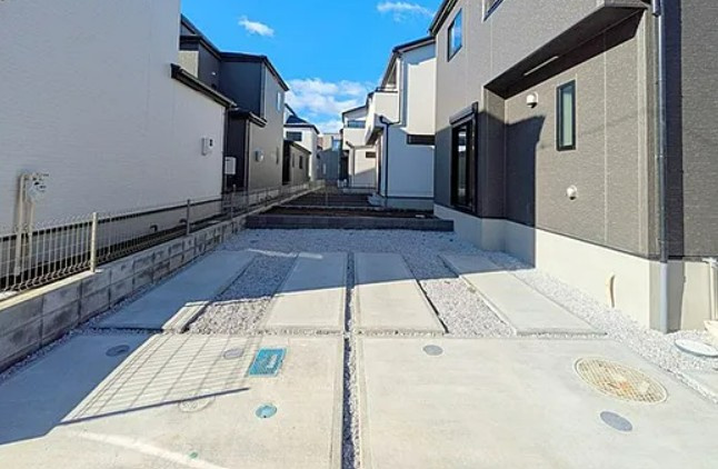 【新築】坂戸市にっさい花みず木10期 4号棟の駐車場|スーパーも近く便利な立地☆
小学校も近く子育てにも安心なエリア！