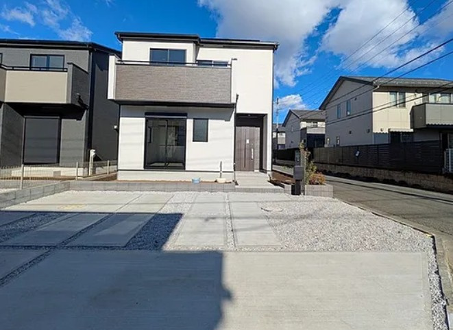 【新築】坂戸市にっさい花みず木10期 5号棟の外観|解放感ある角地です