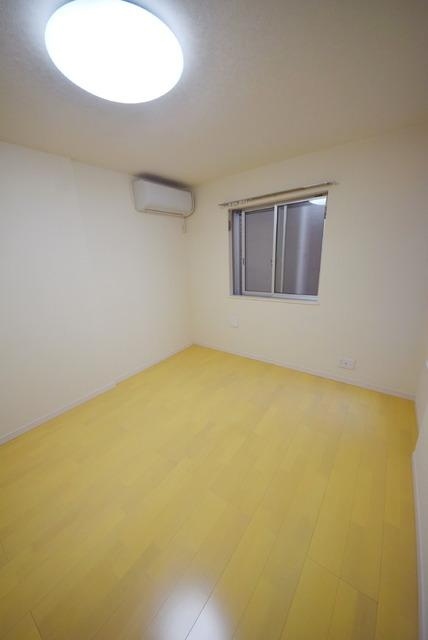 リバーサイド滝頭Ｂ棟の居間・リビング