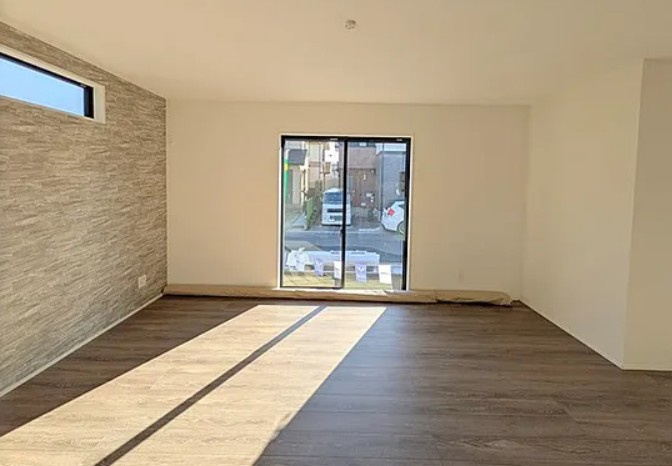 【新築】坂戸市にっさい花みず木10期 7号棟の居間・リビング|窓も大きく採光・採風しっかりとれています