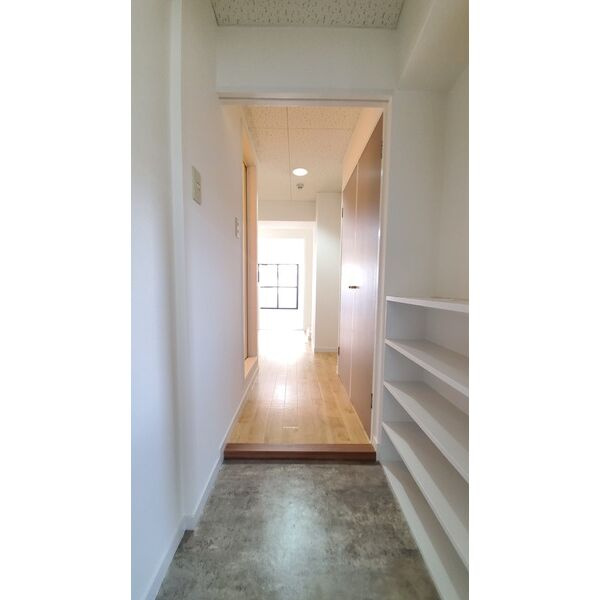 ドール新栄の玄関