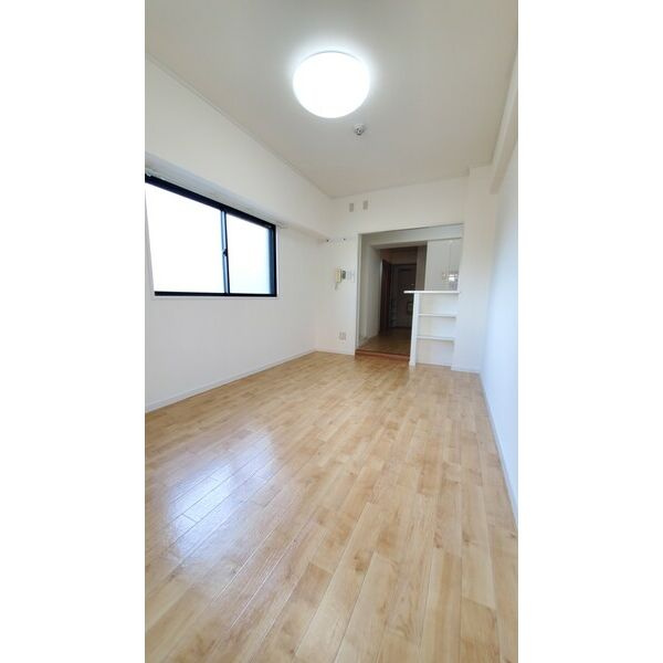 ドール新栄の居間・リビング