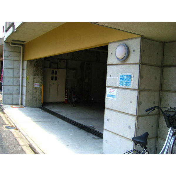 ドール新栄のエントランス