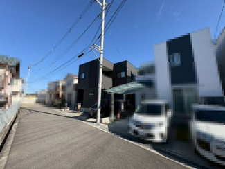 【前面道路含む現地写真】 | 畑町3丁目　中古戸建 | SIC・リネン庫・リビング収納・各居室収納あり、収納スペース充実です♪