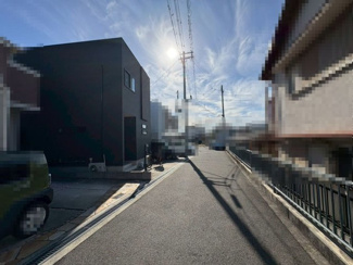 【前面道路含む現地写真】 | 畑町3丁目　中古戸建 | 南面バルコニーですので、日当り良好で洗濯物が良く乾きそうですね！