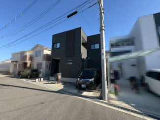 【前面道路含む現地写真】 | 畑町3丁目　中古戸建 | ママの憧れカウンターキッチンです！食器洗浄機付きですので、お片付けも楽々ですね♪