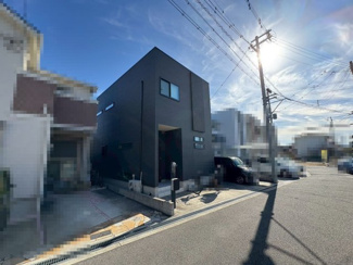 【外観】 | 畑町3丁目　中古戸建 | トイレ１階と２階の２ヶ所あります♪忙しい朝や家族の多いご家庭も安心ですね！