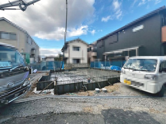 【前面道路含む現地写真】 | 堀上緑町2丁目　新築戸建 | ママの憧れカウンターキッチンですので、家族と会話しながら楽しくお料理できますね♪