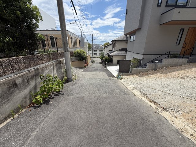 【ヴィレッタの杜】東山町Ｂの外観|東側前面道路含む現地写真です