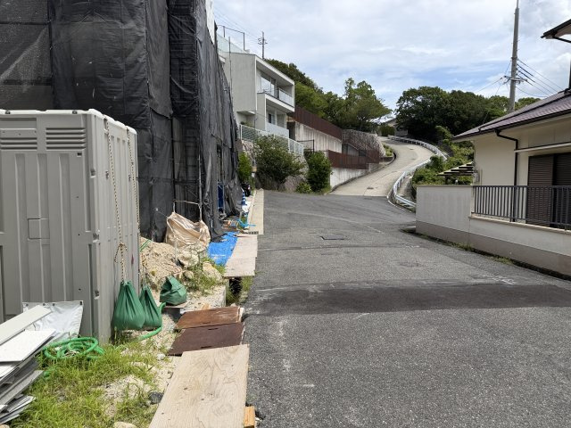【ヴィレッタの杜】苦楽園二番町Ｈ　建築条件付き土地の前面道路含む現地写真|前面道路含む現地写真です