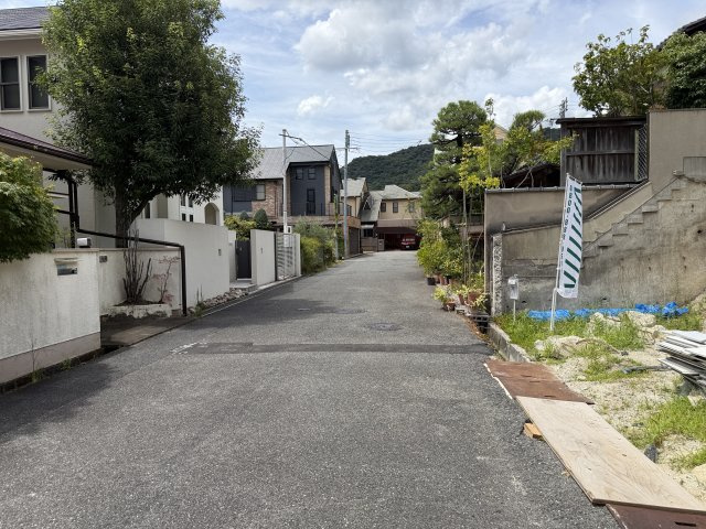 【ヴィレッタの杜】苦楽園二番町Ｈ　建築条件付き土地の前面道路含む現地写真|前面道路含む現地写真です