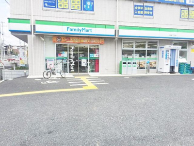 ファミリーマート 太田窪二丁目店まで450ｍ