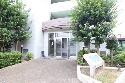 建物エントランスです。