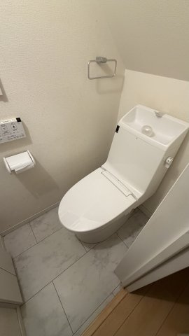 沼袋４丁目戸建のトイレ