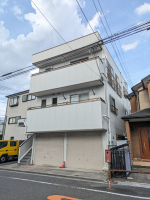 鉄骨造　グレーを基調とした外観