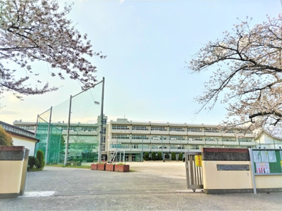 戸田市立笹目中学校まで1300ｍ