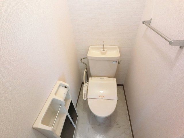 パミドール　Ｃのトイレ|温水洗浄便座付きトイレです。