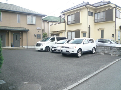 ★敷地内駐車場★（空き状況・使用料等詳細はご確認下さい）