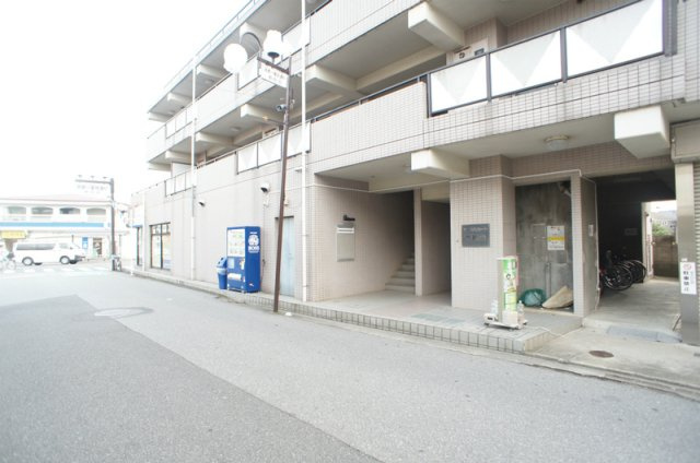 アールスコート高根台のエントランス