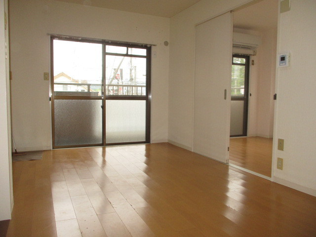 シャルム星和台の居間・リビング