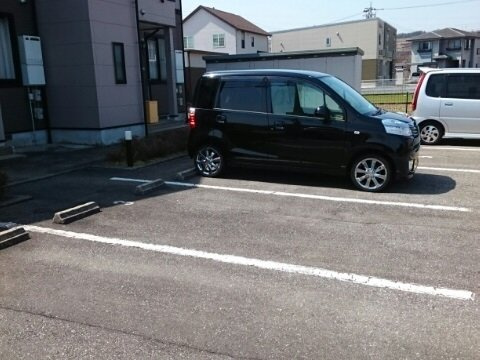 エトワール八尾Ⅱの駐車場|駐車スペースもあります