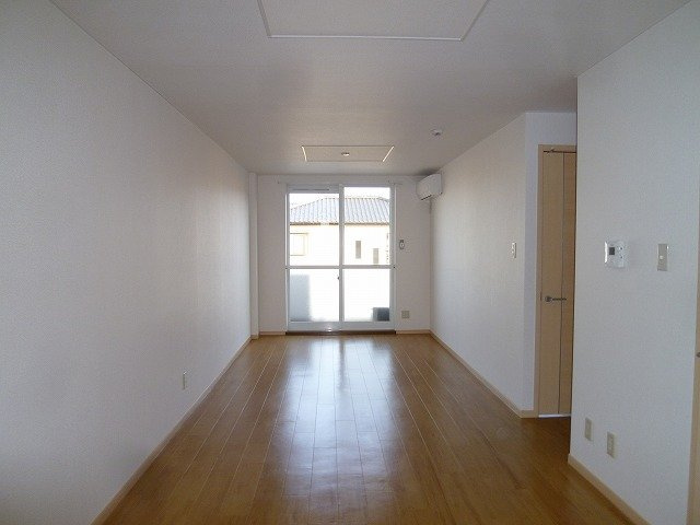 ソレアード７１Ａの居間・リビング|ゆったり過ごせる居間です