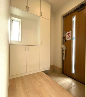 【玄関】 | 写真は同社施工例です。