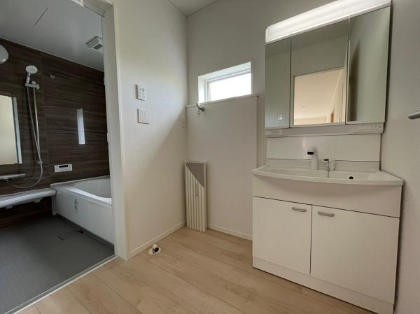 【独立洗面台】 | 写真は同社施工例です。