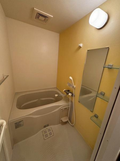 【浴室】 | ＨＦ草加レジデンス | 写真は同タイプの別のお部屋のものです。