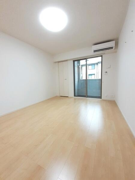 オリエンタル　レジデンス　３の居間・リビング