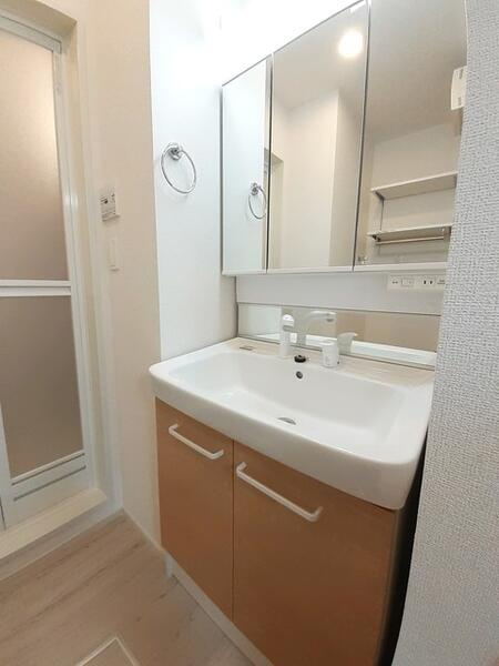 オリエンタル　レジデンス　３の洗面所