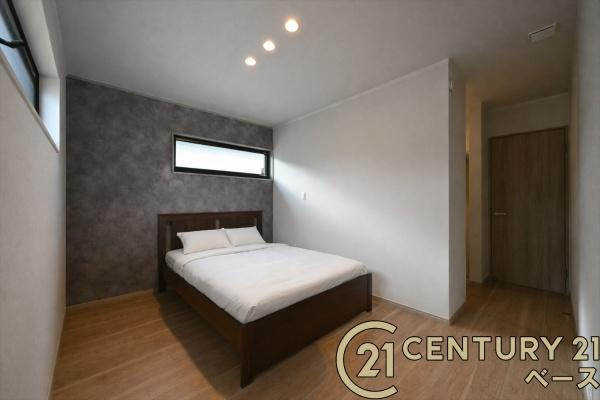 橿原市城殿町の中古一戸建の洋室|■現地撮影写真■アクセントクロスが印象的な洋室です！