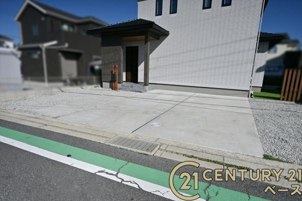 橿原市城殿町の中古一戸建の駐車場|■現地撮影写真■駐車スペースもしっかりと確保されています！
