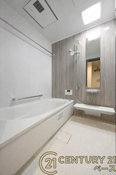 橿原市城殿町の中古一戸建の浴室|■現地撮影写真■ゆったりしたサイズの浴室！足を伸ばしての入浴は疲れも癒してくれます！