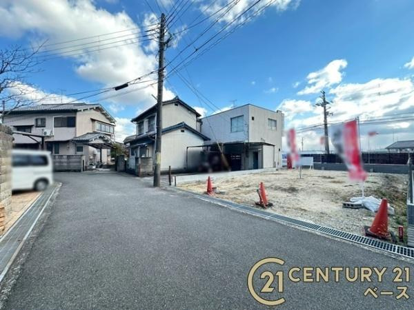 香芝市藤山１丁目の売地の前面道路含む現地写真|■現地撮影写真■前面道路は広々約６ｍでお車の出し入れも楽々！