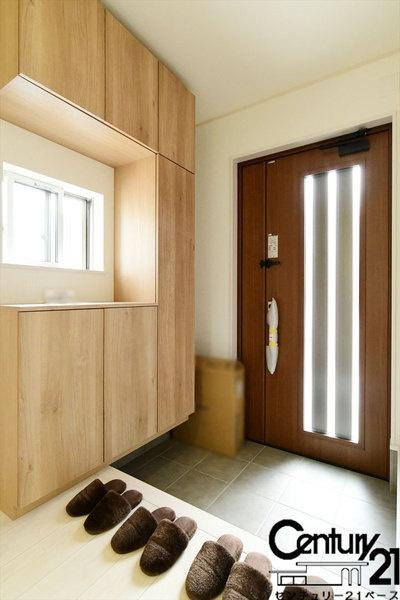 ファーストタウン右京 ２号棟 ／新築一戸建の内観：施工例|■玄関には大容量シューズボックスを完備！■