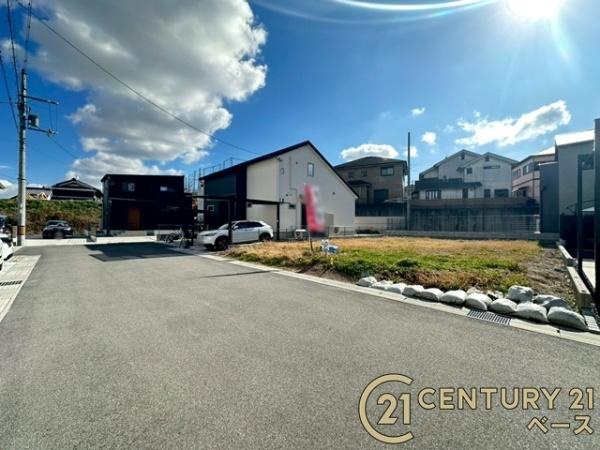 北葛城郡上牧町下牧１丁目の売地の前面道路含む現地写真|■現地撮影写真■敷地と道路の高低差が少なく駐車もスムーズです！