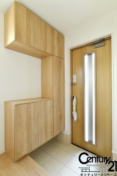 ファーストタウン学園緑ケ丘 １号棟 ／新築一戸建の内観：施工例|■玄関には大容量シューズボックスを完備！■