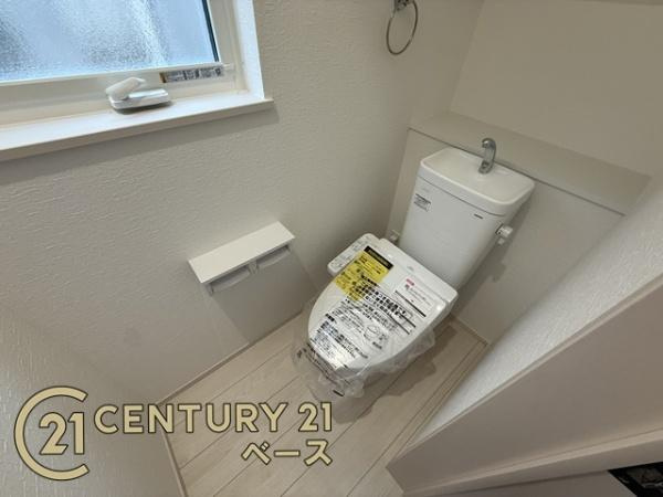 ファーストタウン学園緑ケ丘 １号棟 ／新築一戸建のトイレ|■ウォシュレット完備！トルネード洗浄・フチなし形状でお手入れも楽々ですね！